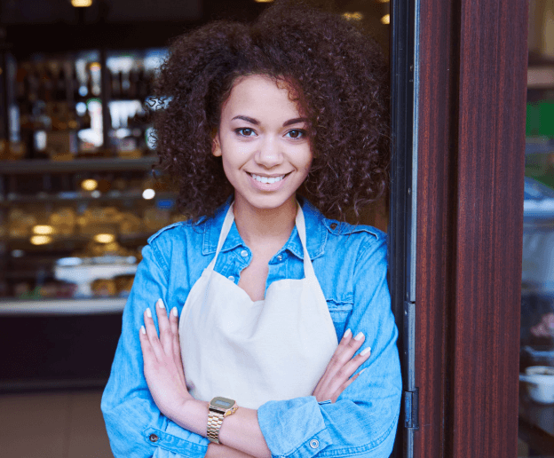 Smilling woman empowering work through vaurse blu